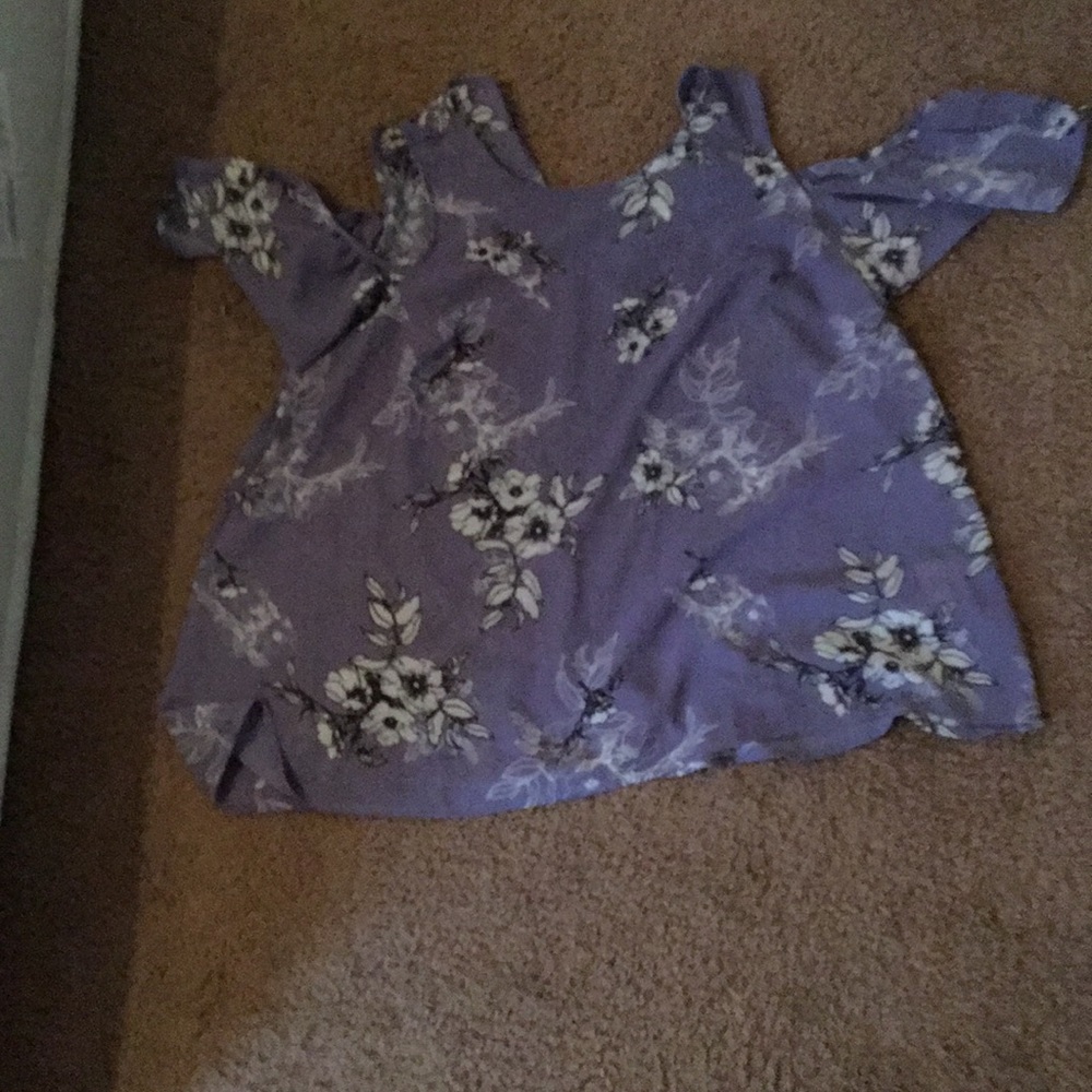 Tops - Picture 2 of 6